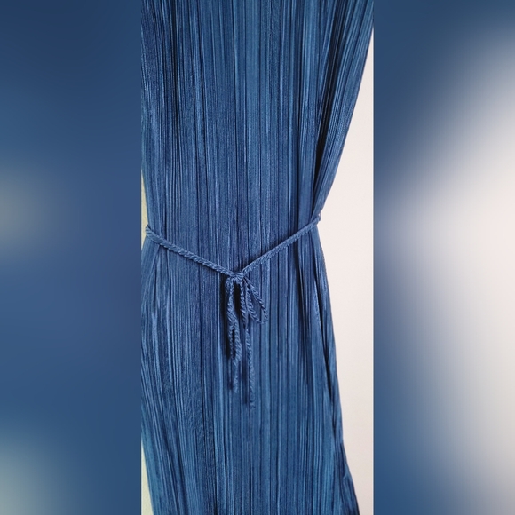 Sincerely Jules - Belted Pleated Maxi Dress - Teal Blue - Size SMALL - Picture 3 of 12